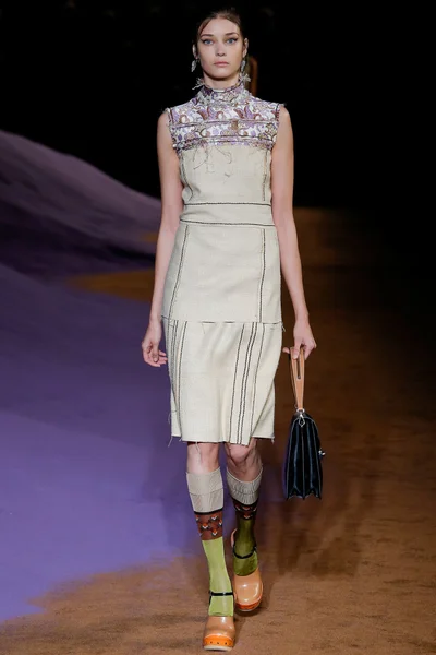 Look 28